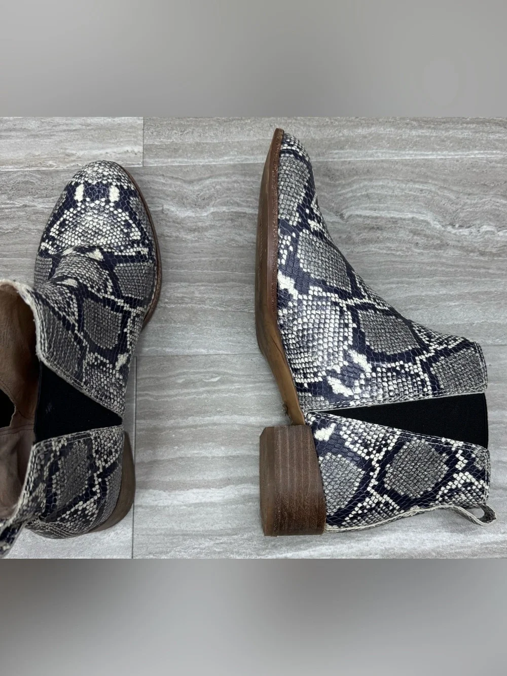 Madewell Snake Print Chelsea Booties Women’s Size 8